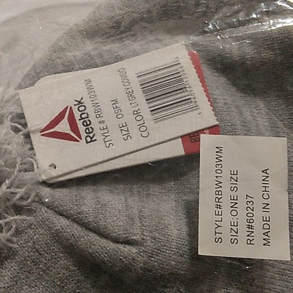 ☆NWT☆Women's REEBOK Fleece Lined Winter Beanie Hat with Pom Pom - Picture 8 of 9